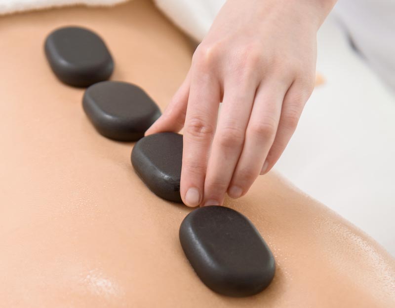 le massage aux pierres chaudes est indiqué pour traiter les problèmes suivants